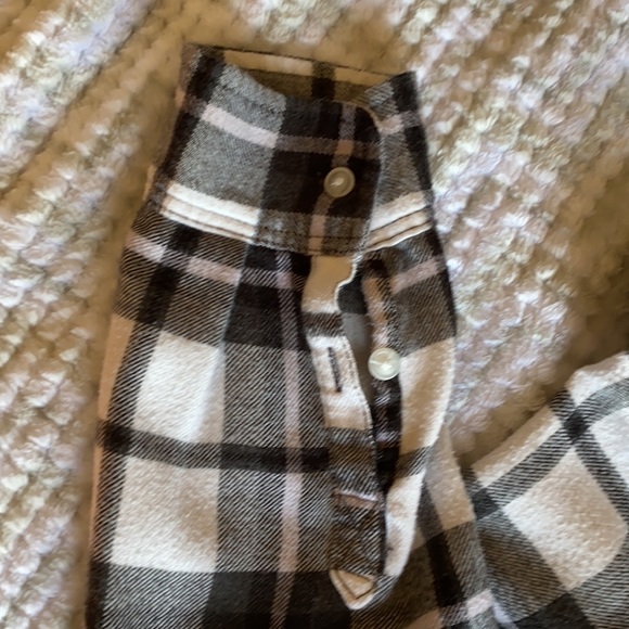American eagle long shirt. Size medium. - Picture 7 of 7